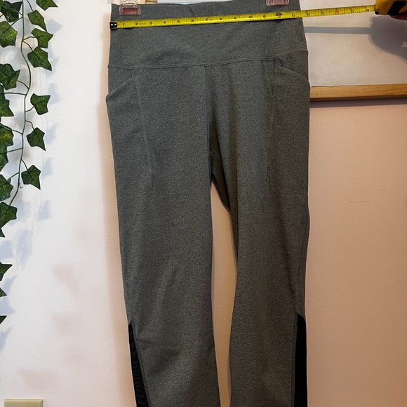 All in Motion Grey Capri Leggings - Picture 4 of 9